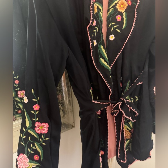 Chasing Unicorns silk smoking jacket. Size L. Worn twice. GORGEOUS! - Picture 5 of 9